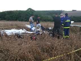 Avião cai e mata instrutor e aluno em Campo Mourão